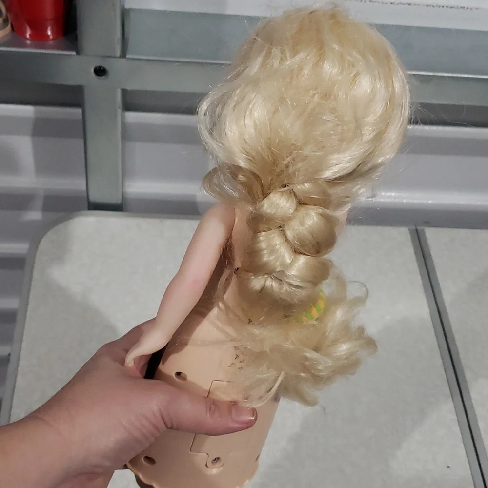 Singing and talking Elsa Doll from‎ Frozen 2